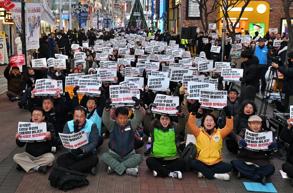 '윤석열 퇴진 대구시민시국대회'(2024.12.6.대구 중구 동성로 CGV대구한일 앞) / 사진.평화뉴스 정준민 기자