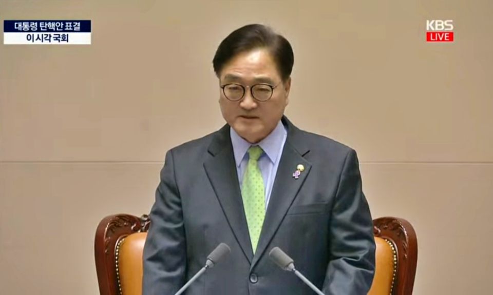 우원식 국회의장이 국민의힘 의원들을 향해 "탄핵안 표결 동참"을 호소하며 "본회의장으로 돌아오라"고 요청하고 있다.(2024.12.7) / KBS 화면 캡쳐