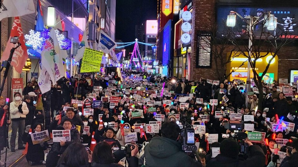 제9차 대구시민시국대회에 3,000여명의 시민들이 촛불을 들었다.(2024.12.13) / 사진.평화뉴스 김영화 기자 
