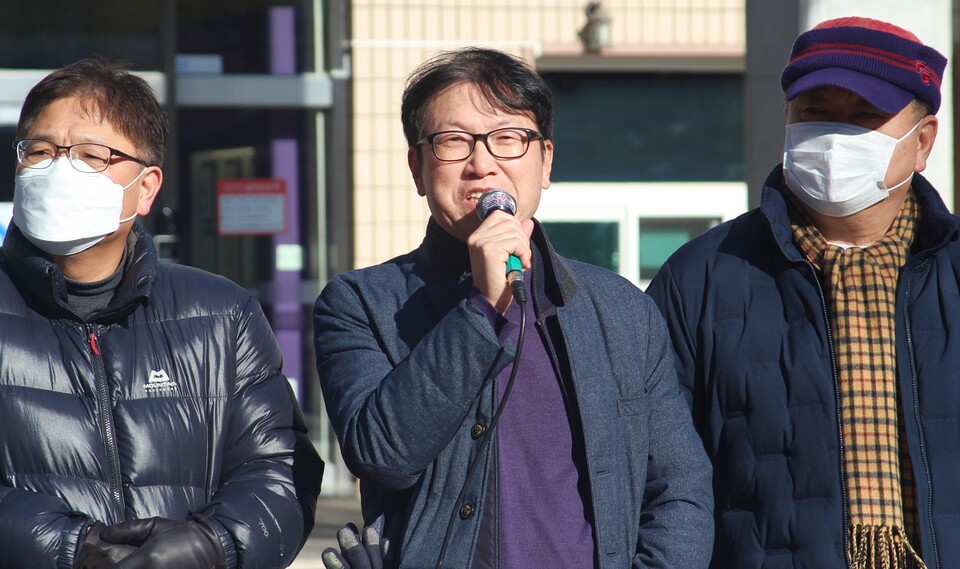 조광현 대구경실련 사무처장이 윤석준 동구청장을 비판하고 있다.(2024.12.24) / 사진.평화뉴스 정준민 기자