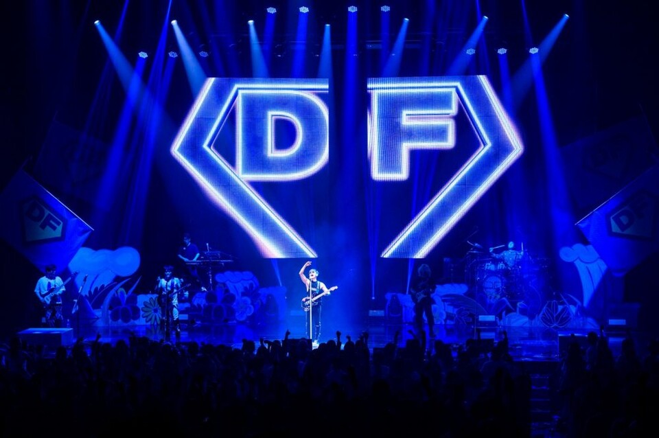 가수 이승환씨가 무대에서 공연을 펼치고 있다. / 사진.드림팩토리