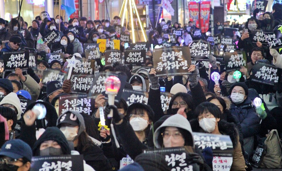 '제13차 대구시민시국대회'(2025.1.4.중구 동성로 CGV대구한일 앞) / 사진.평화뉴스 정준민 기자