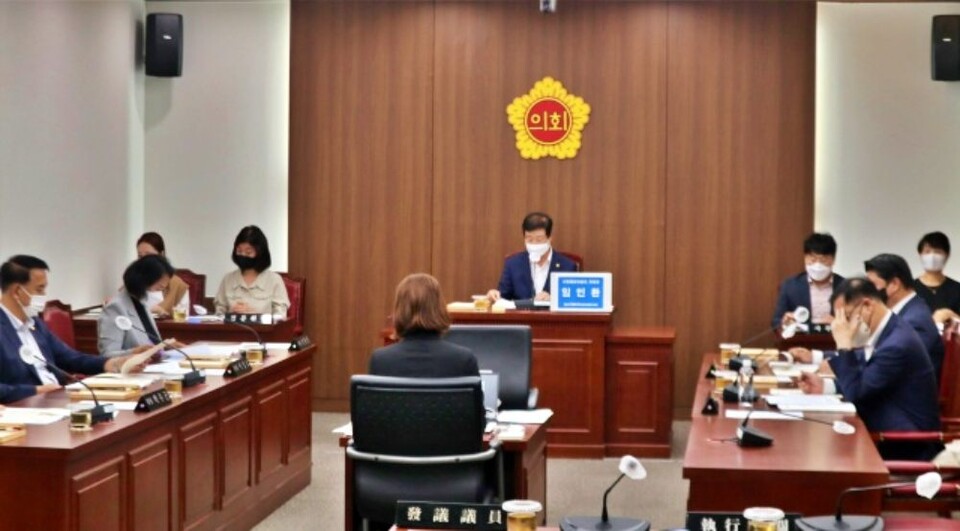 대구시의회 기획행정위원회, 홍준표 시장의 '임기일치제' 수정조례안 가결(2022.7.19) / 사진.평화뉴스 김영화 기자