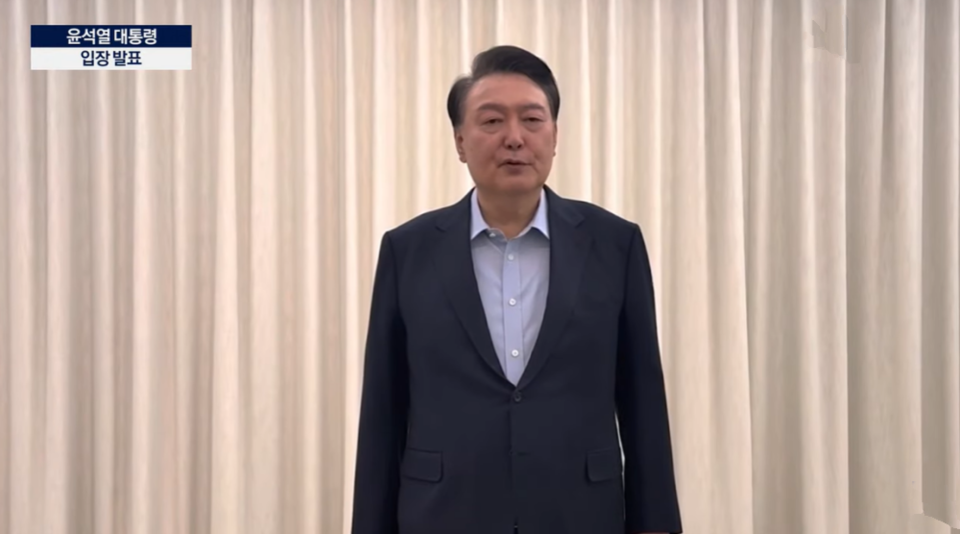 윤 대통령이 미리 녹화했다가 체포 이후 발표한 영상 메시지 '국민께 드리는 말씀'(2025.1.15) / KBS 화면 캡쳐