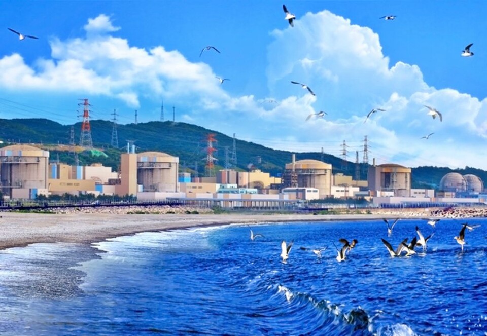 경북 경주시 양남면 나아리 월성원자력발전소 풍경. 동해 앞바다를 전경으로 1~4호기가 나란히 서있다. 왼쪽에서 2번째 월성 2호기의 저농도 방사성물질 저장탱크에서 지난 12일 29톤의 액체 방사성폐기물이 바다로 누출됐다. / 사진.한국수력원자력