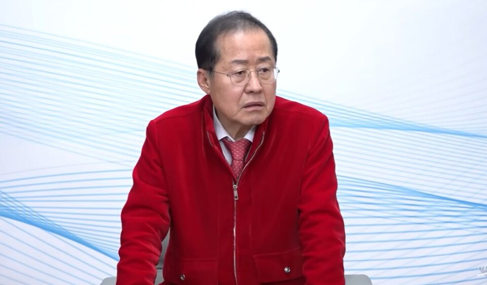 홍준표 대구시장이 트럼프 대통령 취임식 방미 일정에 대해 기자들에게 설명 중이다.(2025.1.16.대구시청 동인청사) / 사진.대구시