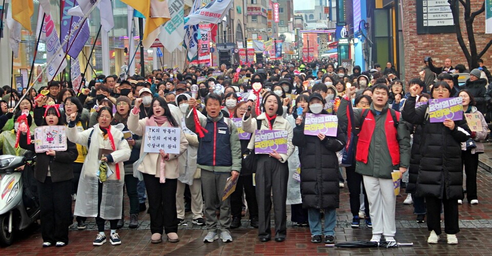 대구 동성로에서 열린 '제17차 대구시민시국대회'(2025.2.1) / 사진.평화뉴스 정준민 기자