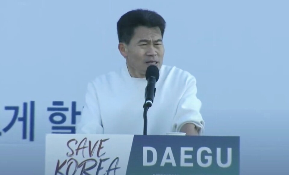 한국사 강사 전한길씨가 윤 대통령의 비상계엄 선포에 대해 발언하고 있다.(2025.2.8) / 화면 캡쳐.세계로교회