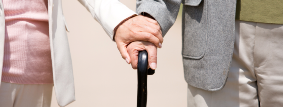 손을 맞잡은 치매 어르신들의 모습 / 사진.보건복지부 공식 블로그