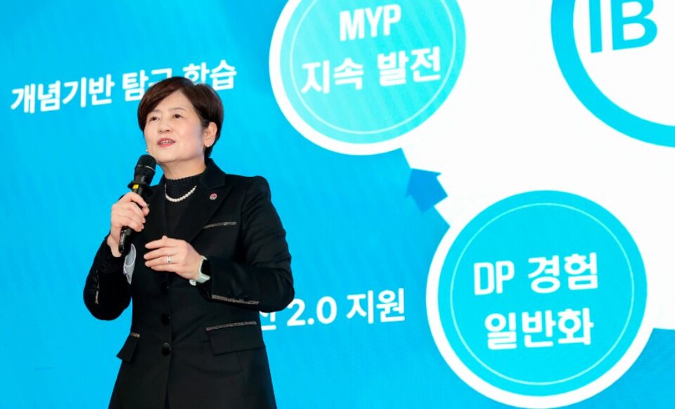 '2025 IB 월드스쿨·후보학교 리더·코디 연합 워크숍'에서 발언하는 강은희 대구교육감(2025.2.25) / 사진.대구교육청