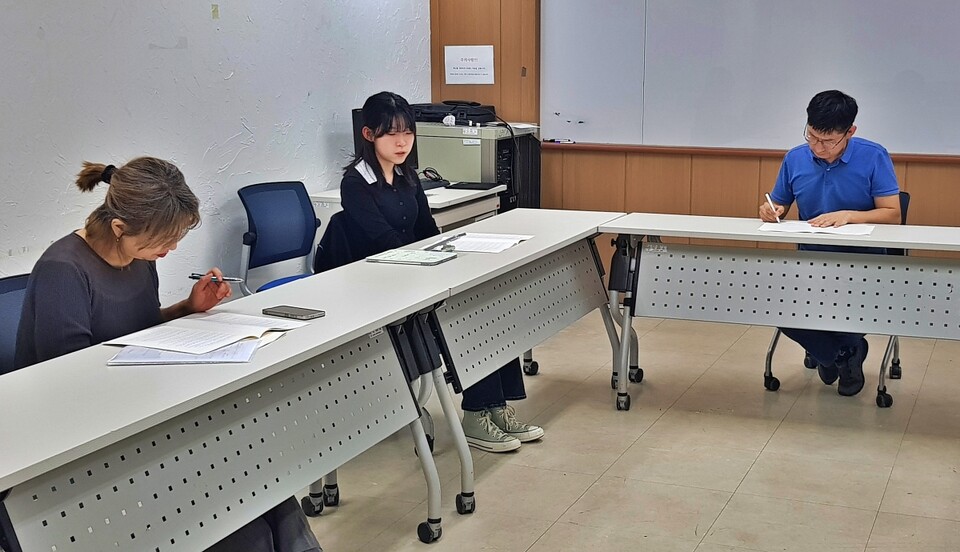 평화뉴스 88차 독자위원회...(왼쪽부터) 이정미 위원, 김지현 위원, 정현태 위원(2025.3.26) / 사진.평화뉴스 유지웅 기자