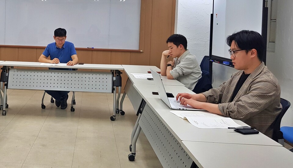 평화뉴스 88차 독자위원회...(왼쪽부터) 정현태 위원, 김민규 위원, 정준민 기자(2025.3.26) / 사진.평화뉴스 유지웅 기자