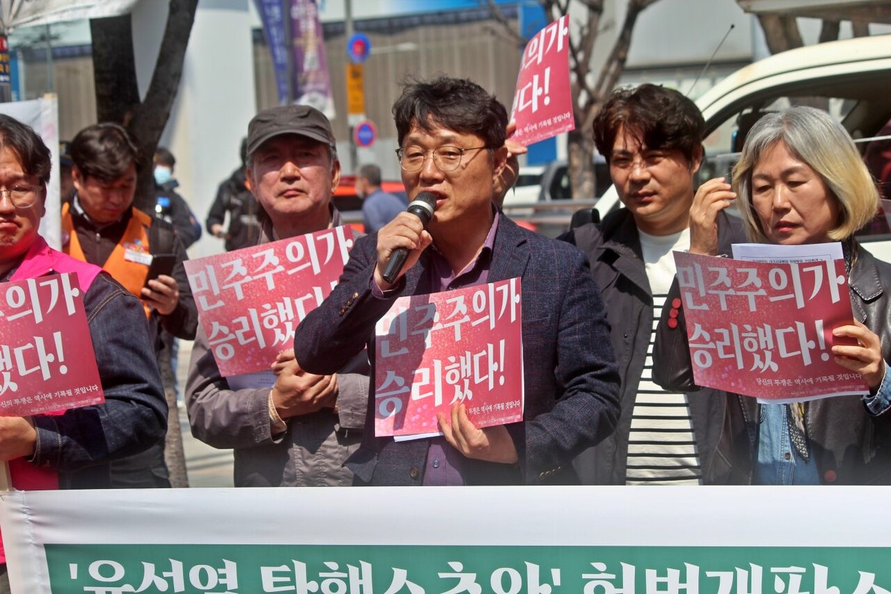 임성종 대구시국회의 공동대표가 입장 발표 기자회견에서 발언 중이다.(2025.4.4) / 사진.평화뉴스 정준민 기자