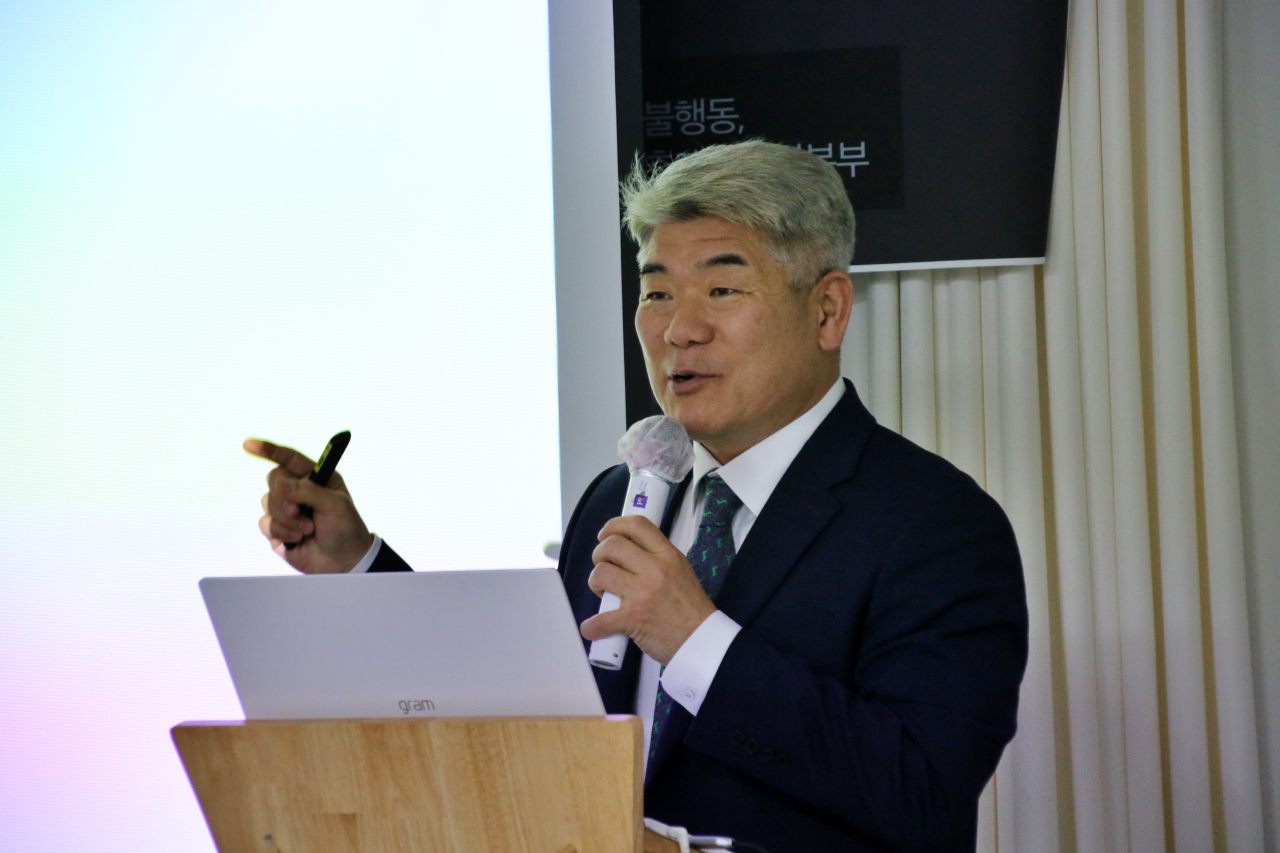 김진향 의장은 "원포인트 정상회담을 개최하도록 지원한다면 최종 목적지인 한반도 평화로 가야 한다"고 주장했다.(2025.4.17) / 사진.평화뉴스 김영화 기자