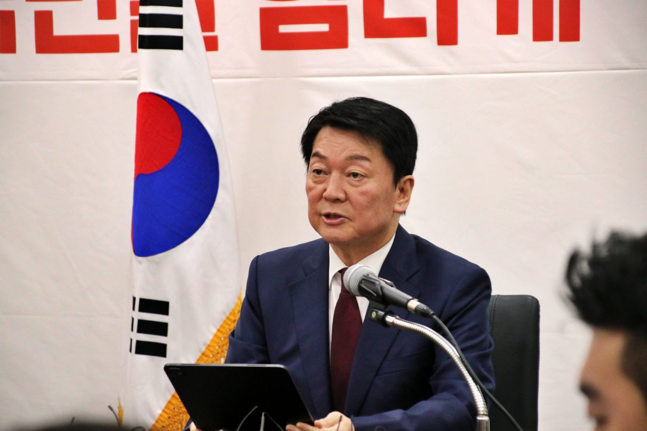 안철수 국민의힘 제21대 대선  경선 후보가 국민의힘 대구시당에서 긴급 기자회견을 열고 발언 중이다.(2025.4.21) / 사진.평화뉴스 김영화 기자 