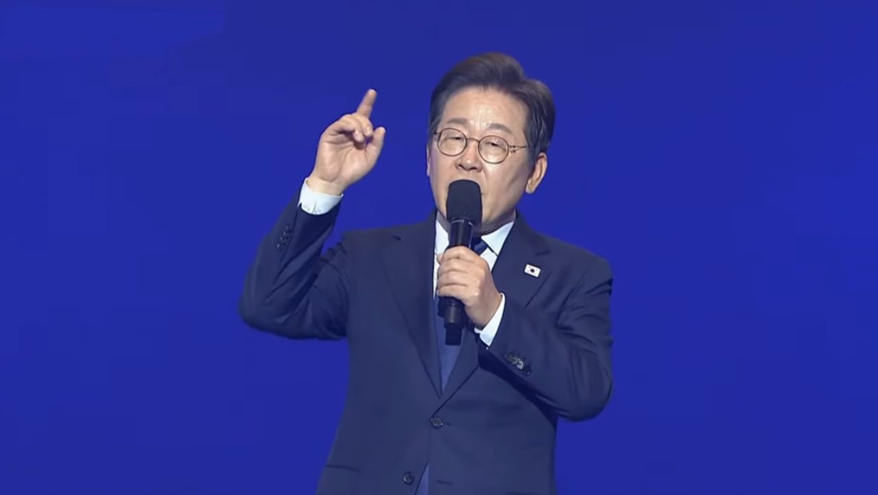 이재명 후보가 제21대 민주당 대선 후보로 최종 확정된 이후 수락 연설을 하고 있다.(2025.4.27) / 사진.민주당 생중계