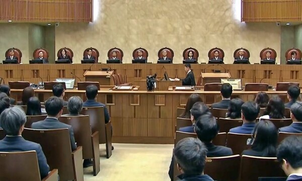 대법원 전원합의체가 1일 오후 이재명 민주당 대선 후보에 대한 공직선거법 위반 혐의 판결에서 유죄 취지로 파기환송했다. 12명의 대법관들이 이날 재판장에 참석해 생중계를 했다.(2025.5.1) / 사진.KBS 생중계 화면 캡쳐