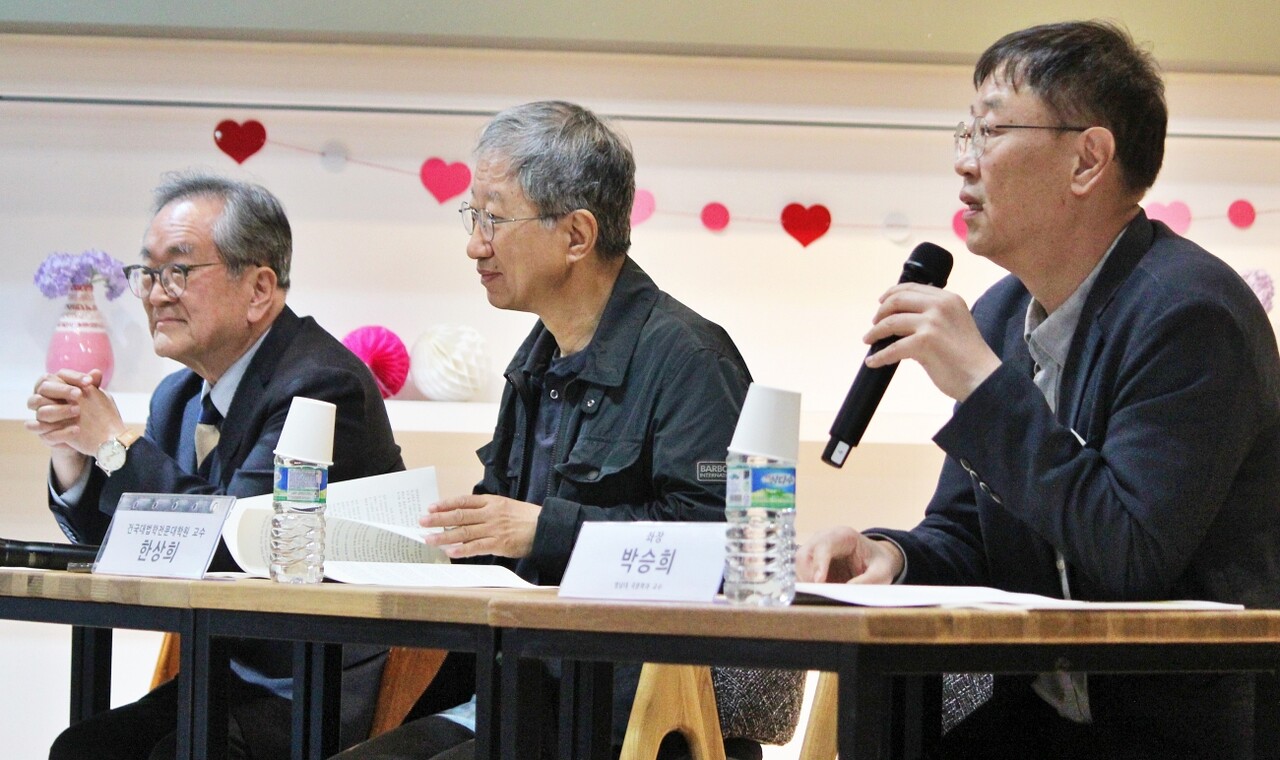 (왼쪽부터)김태일 전 영남대 정치외교학과 교수, 한상희 건국대 법학전문대학원 교수, 박승희 영남대 국어국문학과 교수(2025.5.7) / 사진.평화뉴스 정준민 기자