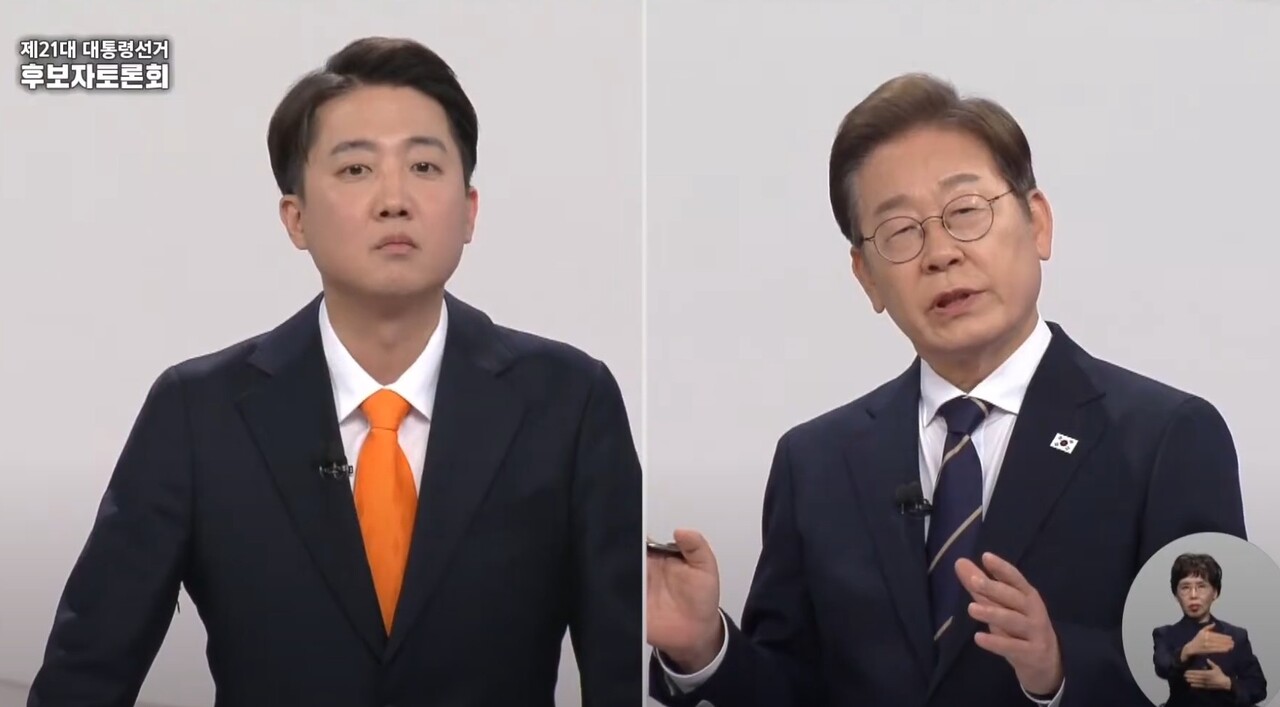 (왼쪽부터) 개혁신당 이준석 후보, 민주당 이재명 후보(2025.5.18) / 화면 캡쳐.중앙선거방송토론위원회