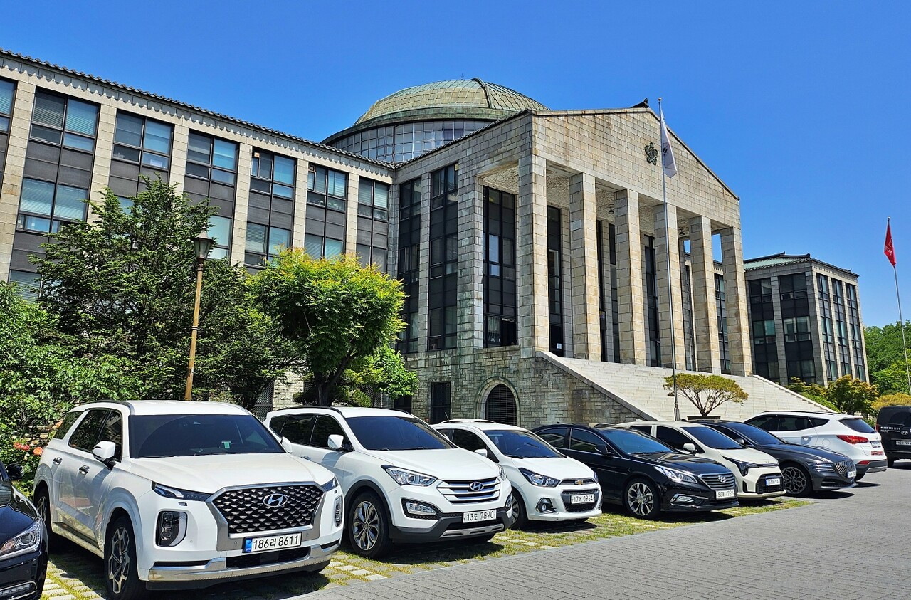 경북대 본관 앞(2025.5.19) / 사진.평화뉴스 정준민 기자