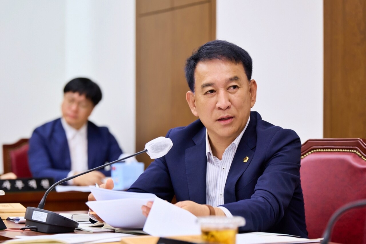 이성오 의원이 안건심사 중이다.(2025.4.23) / 사진 출처.대구시의회
