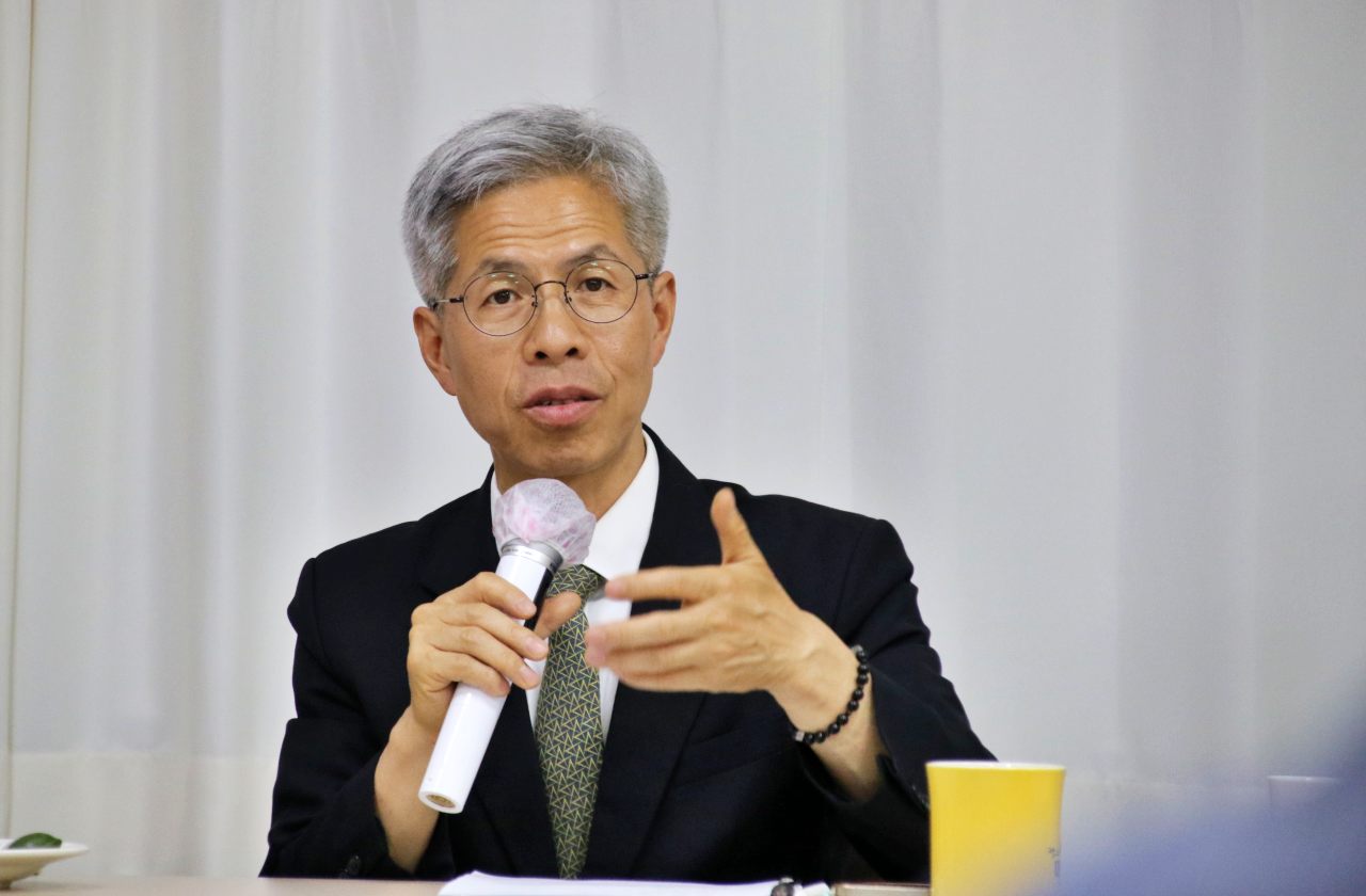 권영국 민주노동당 대표가 6.3 대선에서 자신이 받은 0.98% 득표율에 대한 의미를 설명하고 있다.(2025.6.17.대구 수성구 생명평화나눔의집) / 사진.평화뉴스 김영화 기자