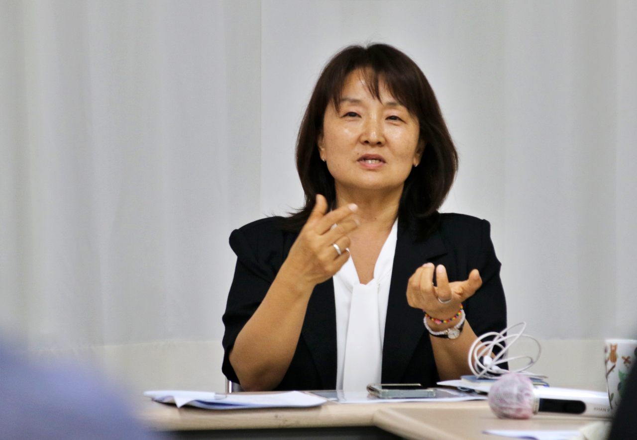 이은주 전 국회의원이 이날 간담회에서 대선 과정에서 토론과 관련한 에피소드를 설명하고 있다.(2025.6.17) / 사진.평화뉴스 김영화 기자