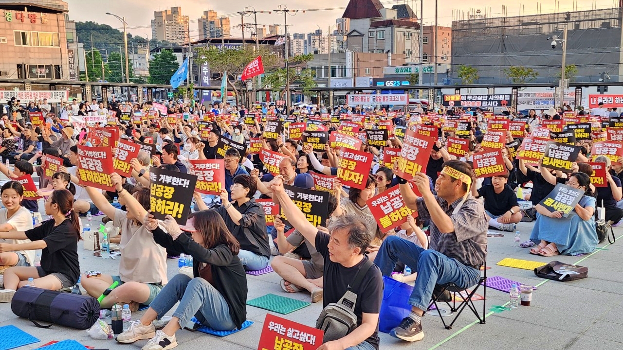 '납공장 반대 영주시민 총궐기대회'(2025.7.3.영주역 광장) / 사진 제공.영주 납폐기물 제련공장 반대대책위원회