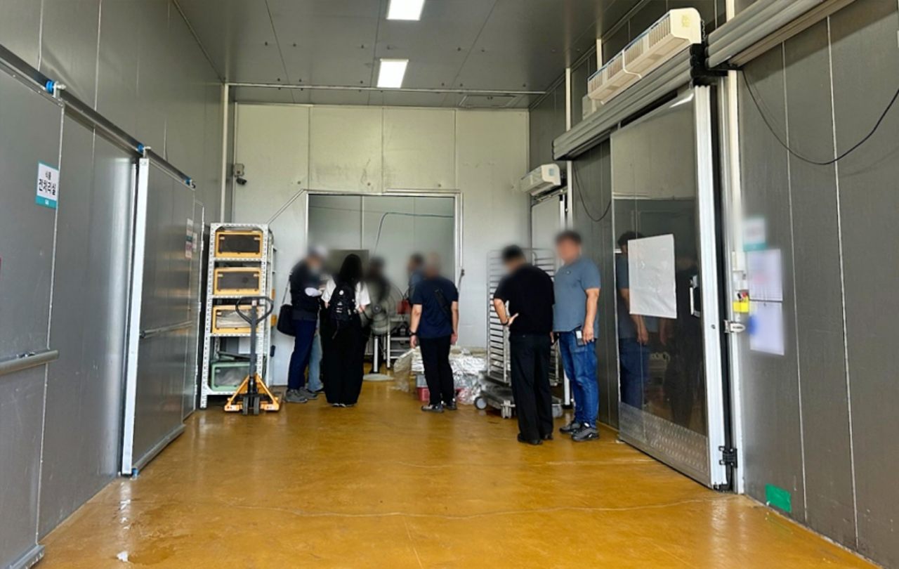 대구 달성군 논공읍 삼리리 한 식품 가공 공장에서 일산화탄소 사고로 직원 8명이 현기증을 호소해 병원에 이송됐다. 소방당국이 현장에 출동해 조사를 펼치고 있다.(2025.7.23) / 사진.달성군 제공  