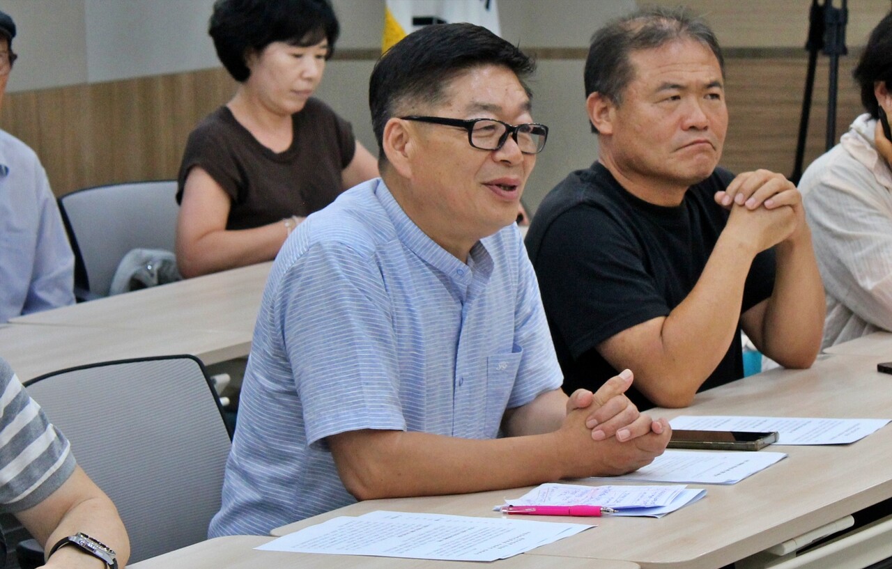 강호열 낙동강네트워크 공동대표가 "4대강 보 개방"을 촉구하고 있다.(2025.8.7) / 사진.평화뉴스 정준민 기자