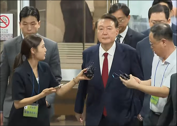 사진 출처. KBS 뉴스 「尹 2차 체포집행 무산…김건희 구속영장 청구」(2025.8.7) 방송 캡처