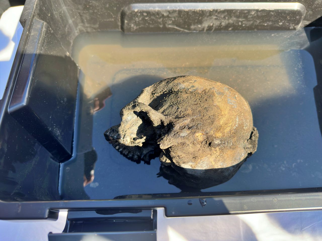 조선인 강제징용 노동자드 136명이 수몰된 일본 조세이탄광(장생탄광)에서 이틀째 유골이 발견됐다. 사람의 두개골로 추정되는 뼈가 나왔다.(2025.8.26) / 사진.아시아평화와역사연구소 한혜인 연구위원