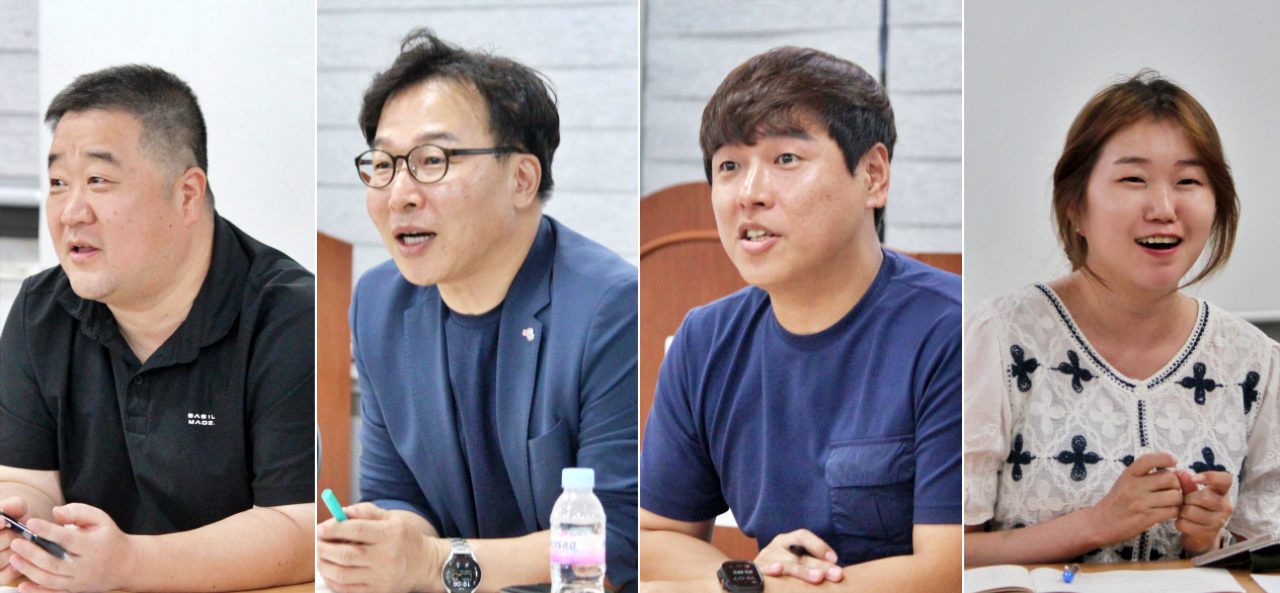 (왼쪽부터) 원영민, 최종태, 정태운, 김규현 위원이 평화뉴스 기사와 편집 방향에 대한 의견을 제시하고 있다.(2025.8.26) / 사진.평화뉴스 정준민 기자