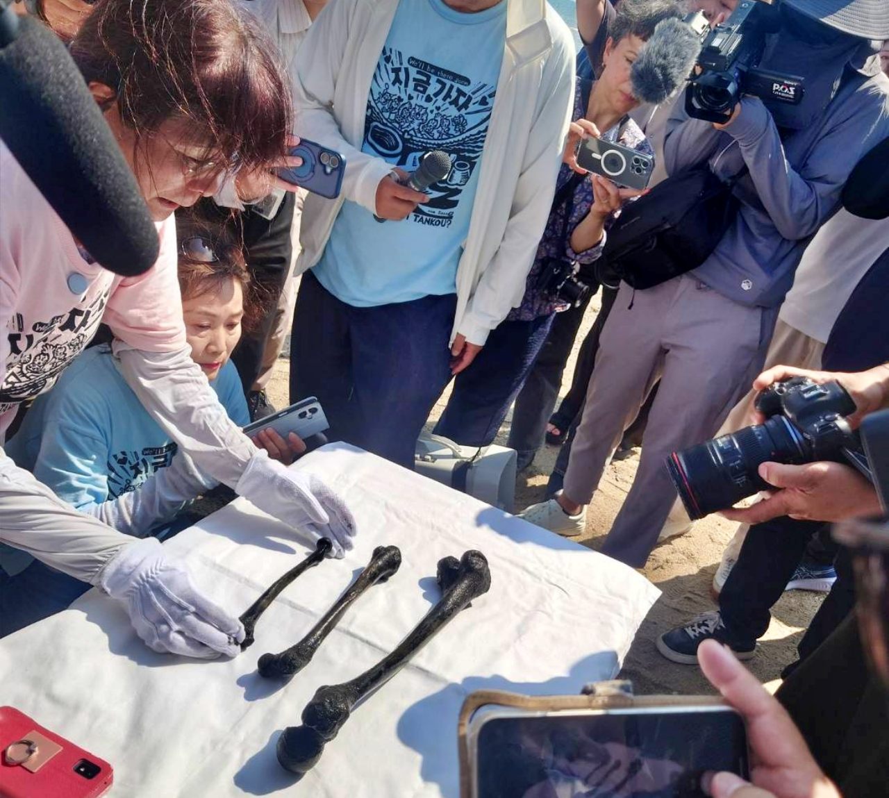 일본 야마구치현 우베시의 조세이탄광(장생탄광) 수몰사고 83년 만에 처음으로 희생자들의 뼈로 추정되는 유해가 발견됐다.(2025.8.25) / 사진.일본 시민단체 '조세이탄광의 몰비상(수몰사고)을 역사에 새기는회'