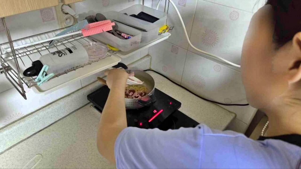 한 아이가 음식을 만들고 있다.(2025.4.14) / 사진 출처.대구아동복지센터