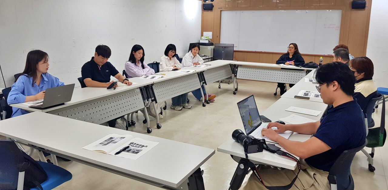 평화뉴스 독자위원회 10기 2차(전체 92차) 회의...(왼쪽부터)김영화 편집장, 정태운, 윤현진, 노혜진, 허미연, 김예민, 이남훈, 원영민, 김재환, 정준민 기자(2025.9.23) / 사진.평화뉴스 유지웅 기자