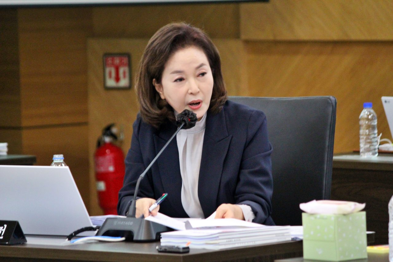 국회 교육위 소속 김민전 국회의원이 경북대의 '개인정보 유출' 사고와 관련해 국감에서 질의를 하고 있다.(2025.10.22) / 사진.평화뉴스 정준민 기자