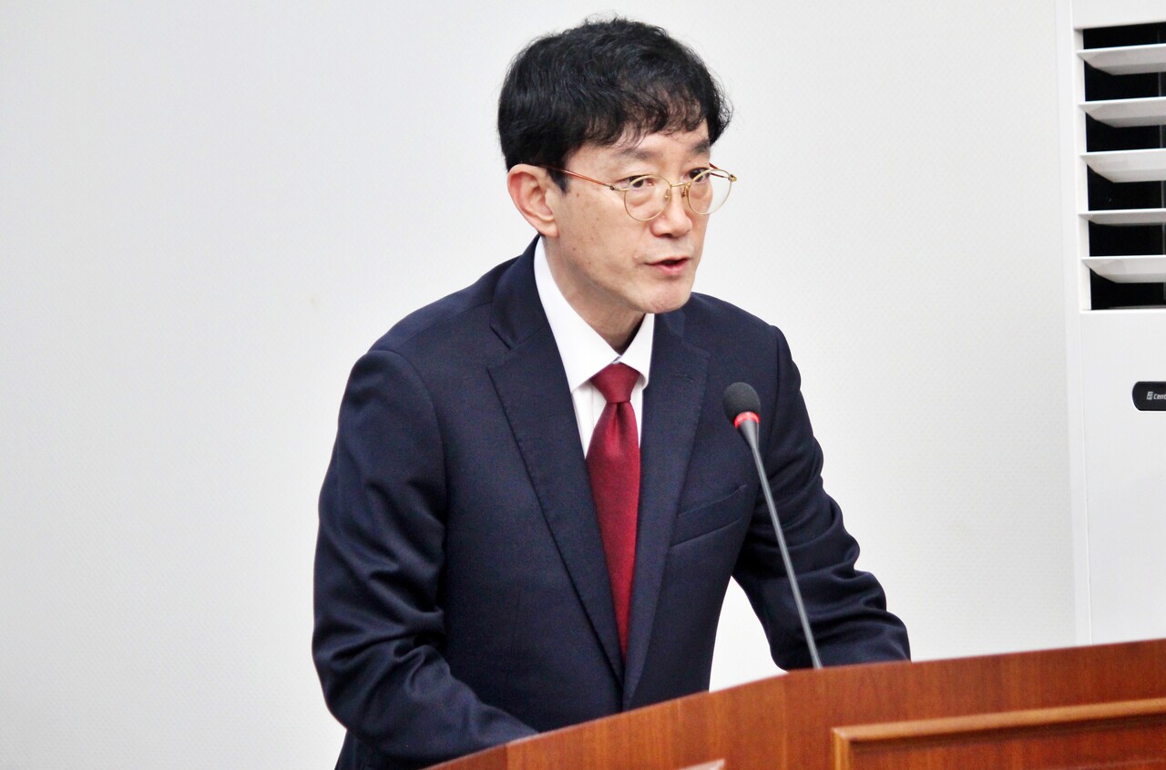 김태운 대구시 보건복지국장이 업무보고 중이다(2025.11.7) / 사진.평화뉴스 정준민 기자