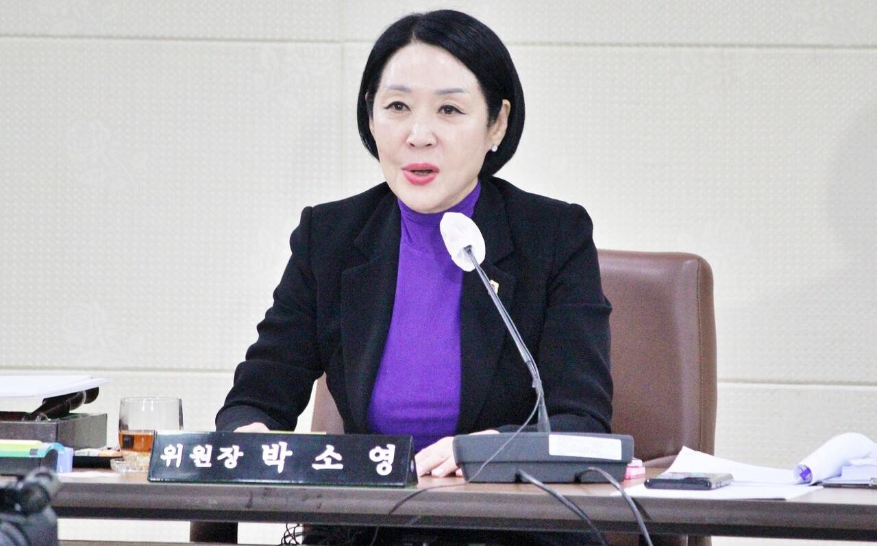 국민의힘 박소영 대구시의원이 대구시교육청에 대한 행정사무감사에서 질의하고 있다.(2025.11.7) / 사진.평화뉴스 정준민 기자