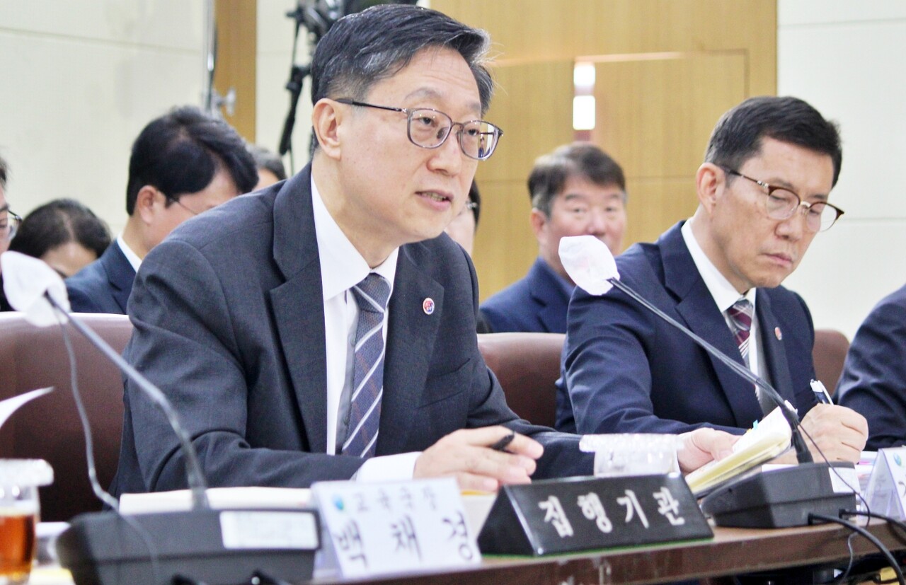 김태훈 대구교육청 부교육감이 의원들의 질의에 답변하고 있다.(2025.11.7) / 사진.평화뉴스 정준민 기자