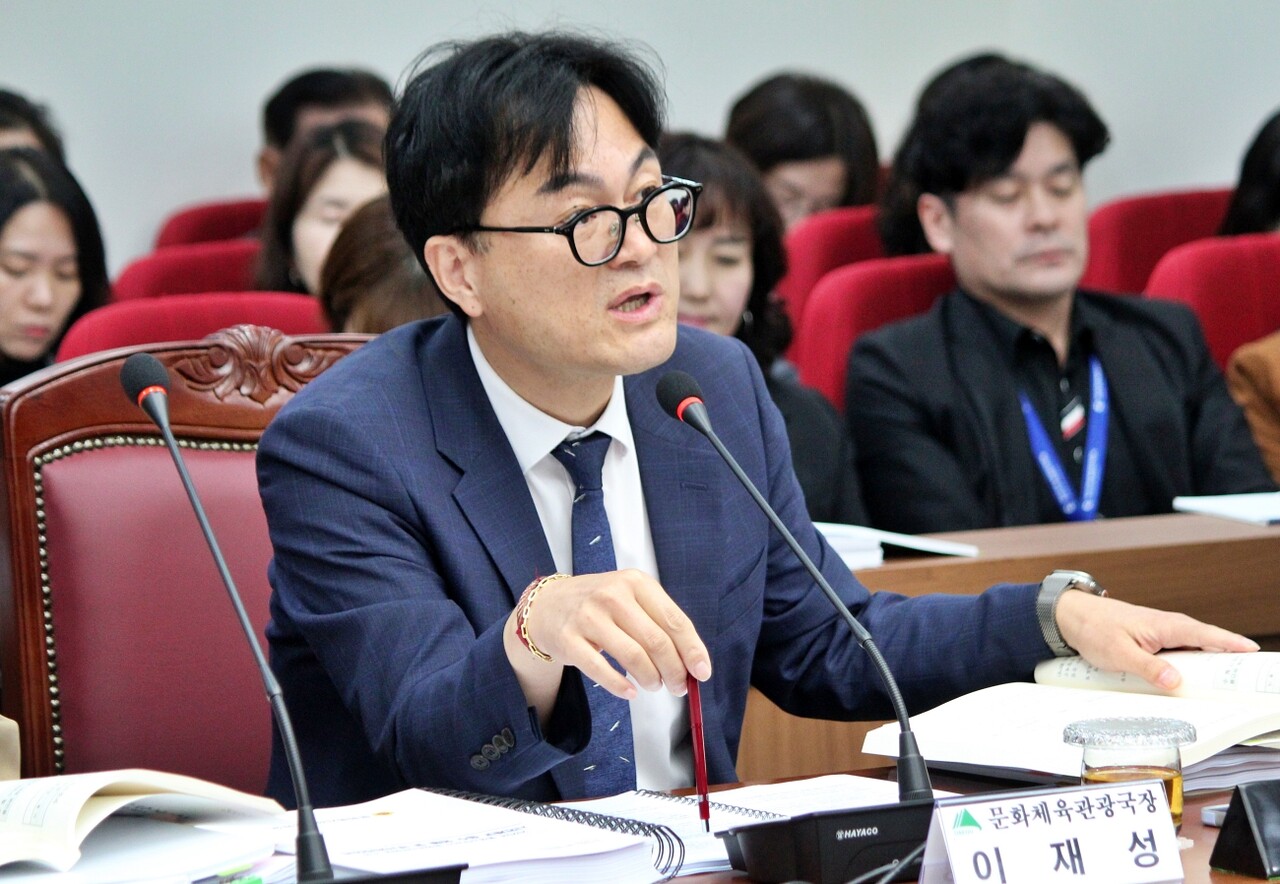 이재성 대구시 문화체육관광국장이 질의에 답변하고 있다.(2025.11.10) / 사진.평화뉴스 정준민 기자