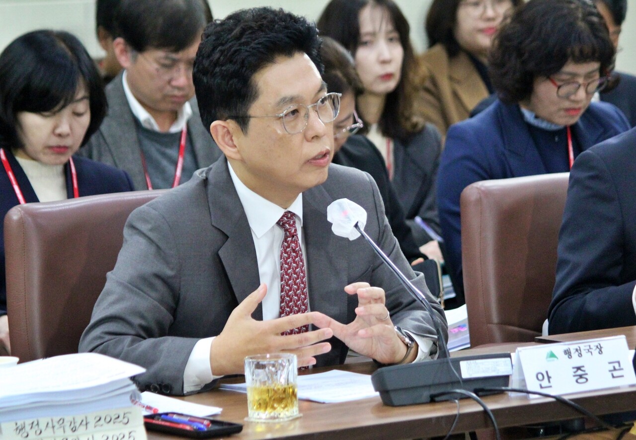 안중곤 대구시 행정국장이 의원 질의에 답변하고 있다.(2025.11.10) / 사진.평화뉴스 정준민 기자