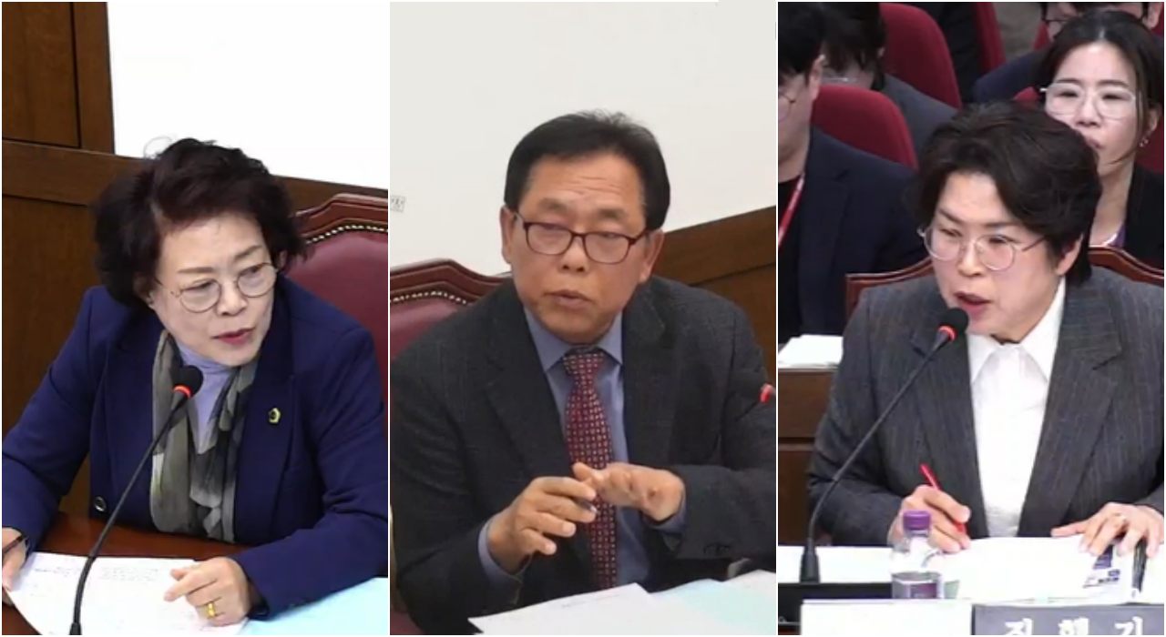 (왼쪽부터) 대구시의회 경제환경위원회 소속 이태손, 권기훈 의원이 행정사무감사에서 질의 중이다. 이은아 대구시 대학정책국장이 행감에 출석에 답변 중이다.(2025.11.11) / 사진.대구시의회 