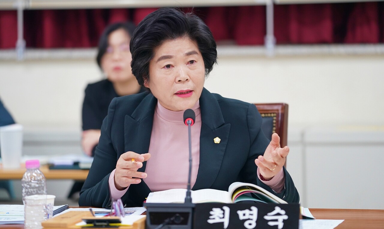 최명숙 수성구의원이 수성구청 생활환경국에 대한 행정사무감사에서 질의하고 있다.(2025.11.12) / 사진 제공.수성구의회 