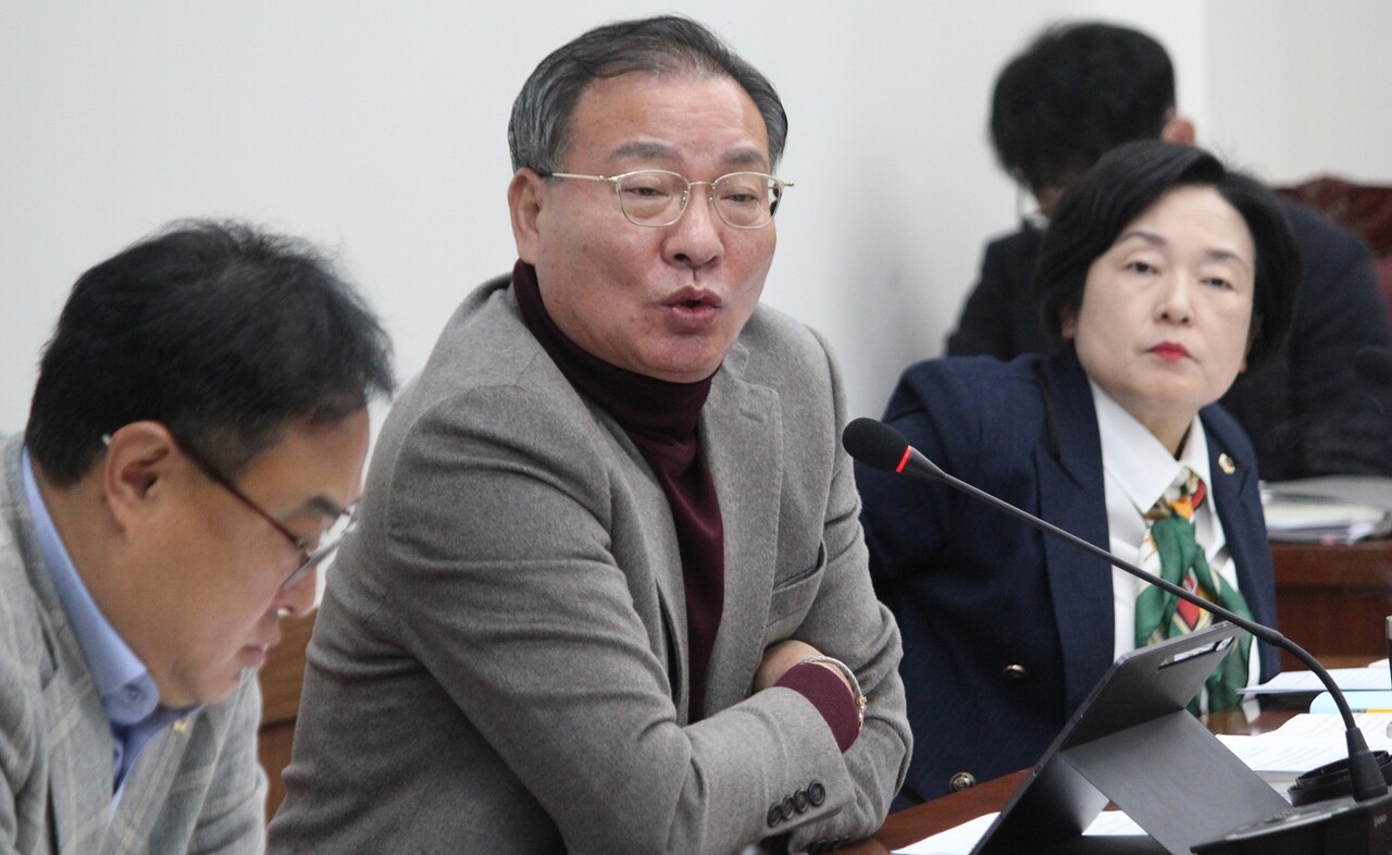 하중환 대구시의원이 대구시 공보관에 대한 행정감사에서 질의하고 있다.(2025.11.19) / 사진.평화뉴스 정준민 기자