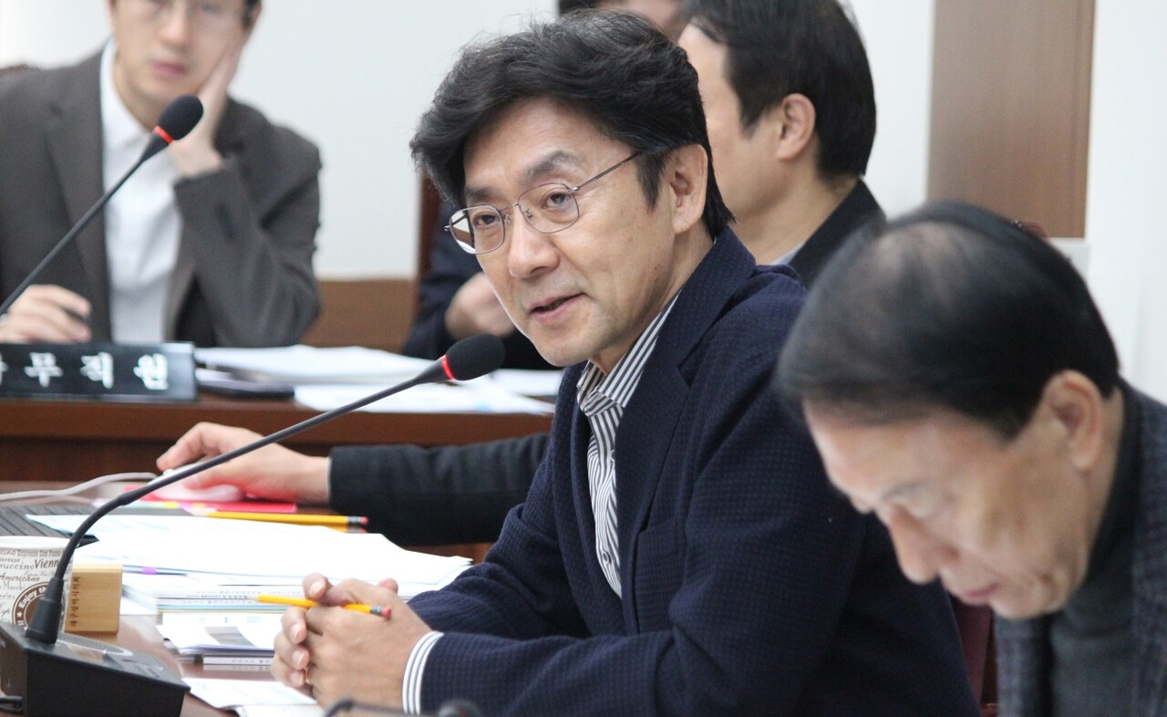 정일균 대구시의원이 행정사무감사에서 질의하고 있다.(2025.11.19) / 사진.평화뉴스 정준민 기자