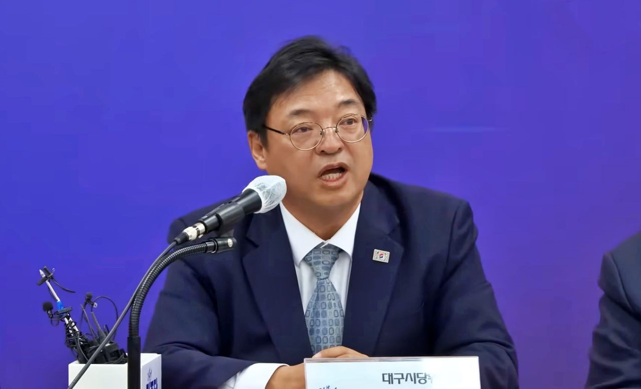 허소 민주당 대구시당 위원장이 최고회의에서 발언을 하고 있다.(2025.11.19.민주당 대구시당 김대주홀) / 사진.평화뉴스 김영화 기자