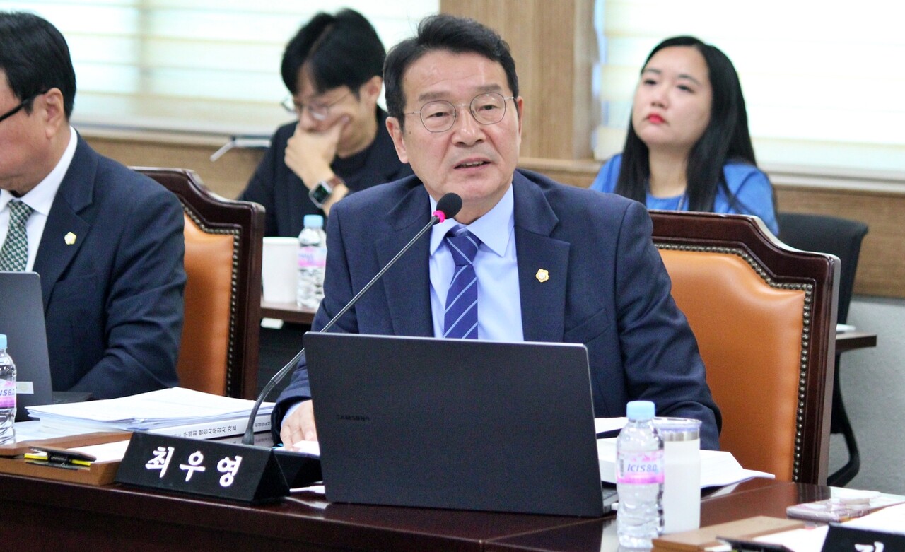 최우영 북구의원이 행정사무감사에서 질의 중이다.(2025.11.24) / 사진.평화뉴스 정준민 기자