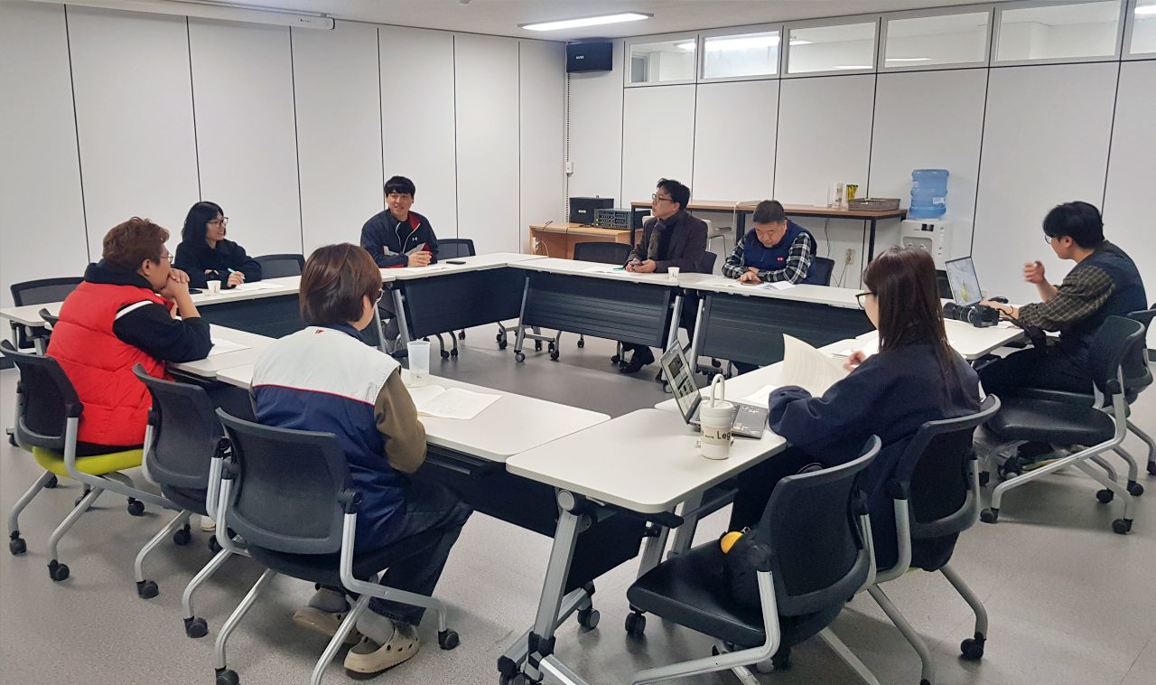 평화뉴스 94차 독자위원회...(왼쪽부터) 김재환, 이남훈, 노혜진, 정태운, 최종태, 원영민 위원, 정주민 기자, 김영화 기자(2025.11.21) / 사진. 평화뉴스 유지웅 기자